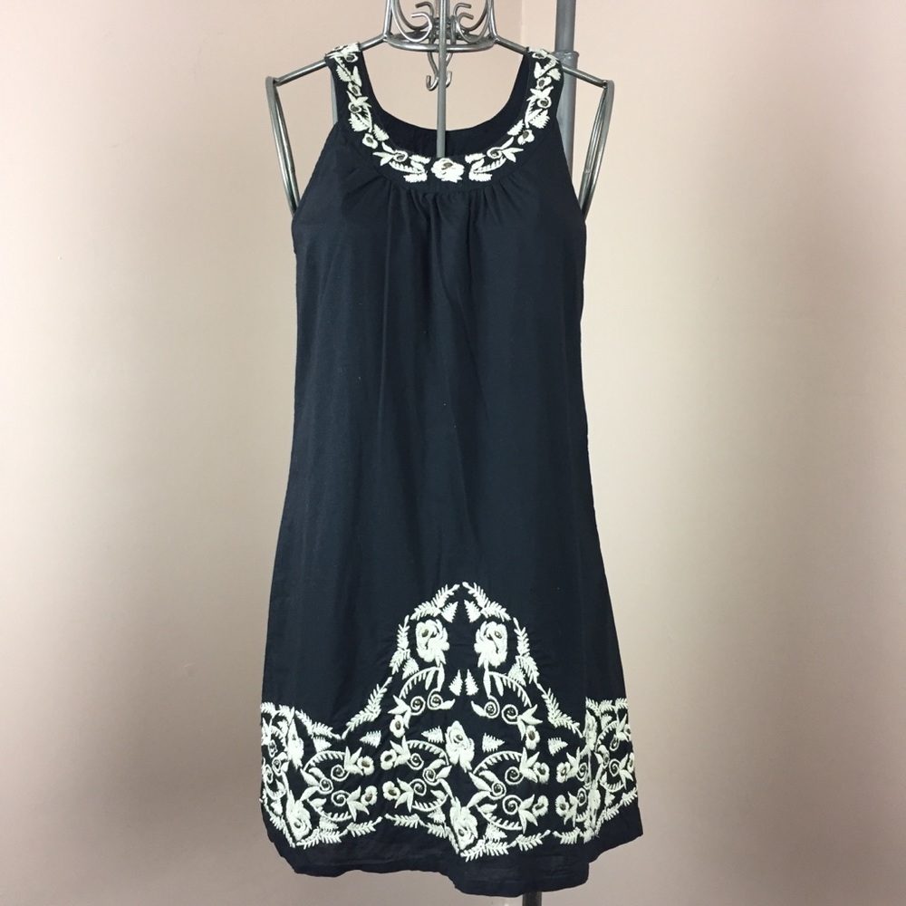 Le Chateau black cotton embroidered dress